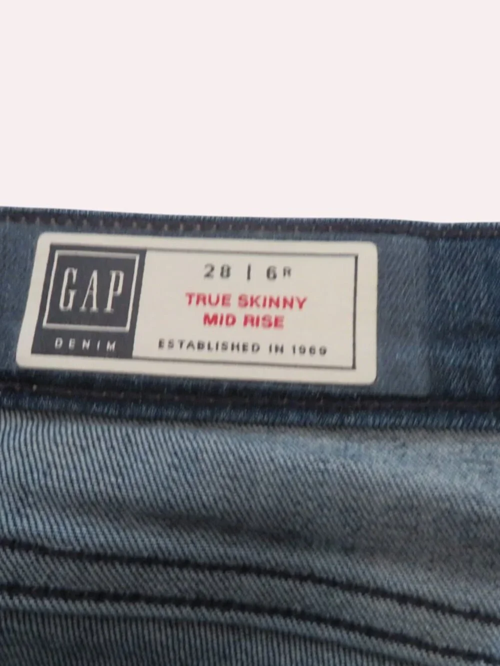 GAP -Women's Mid Rise True Skinny Jeans, Size 28 (6R), GUC - Picture 12 of 13
